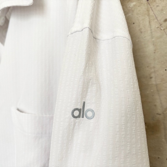 ALO Yoga White Button Down Shirt - Picture 4 of 5